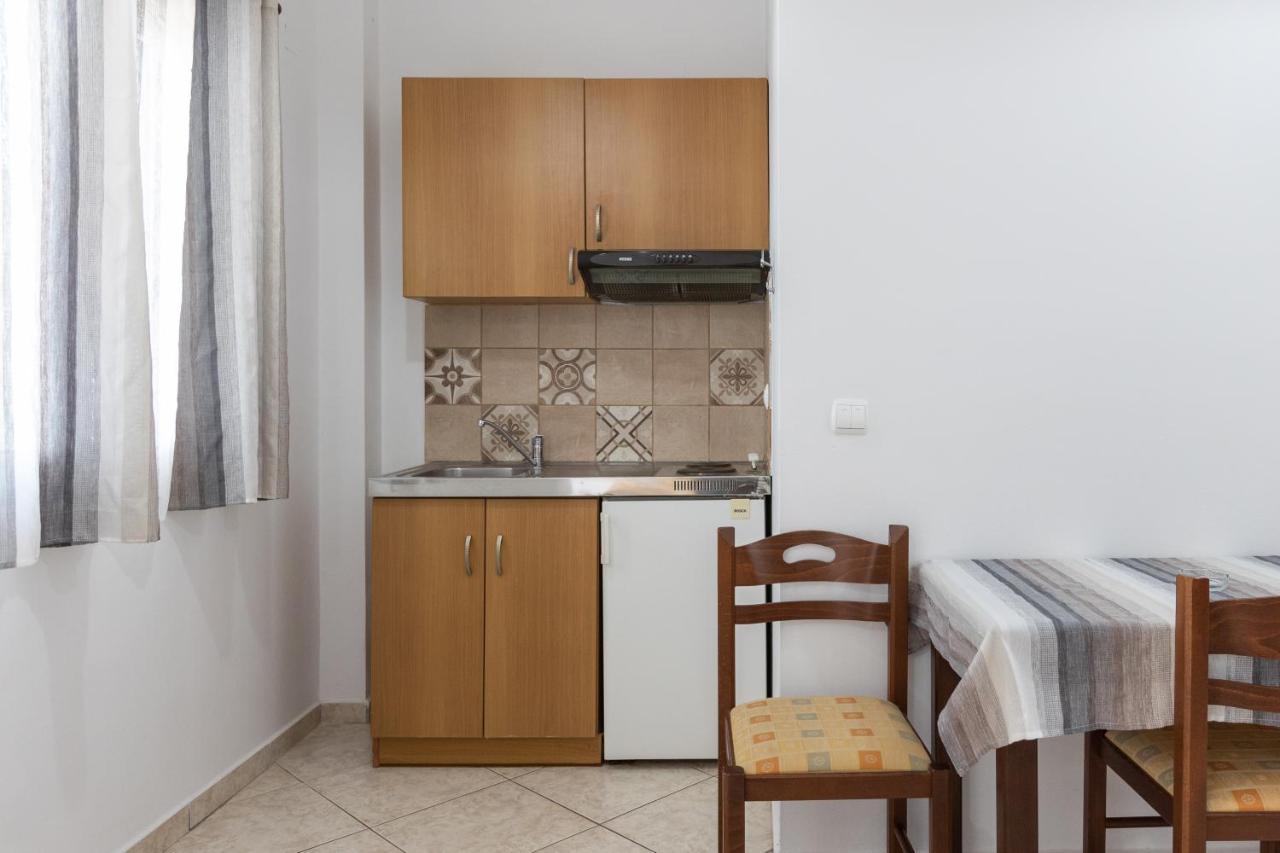 Fársa Alicia Studios מראה חיצוני תמונה