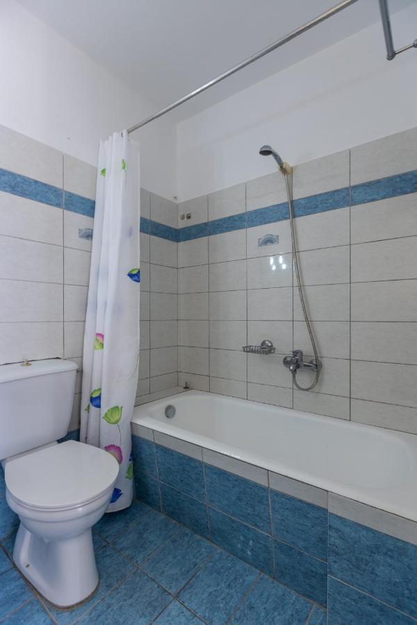 Fársa Alicia Studios מראה חיצוני תמונה