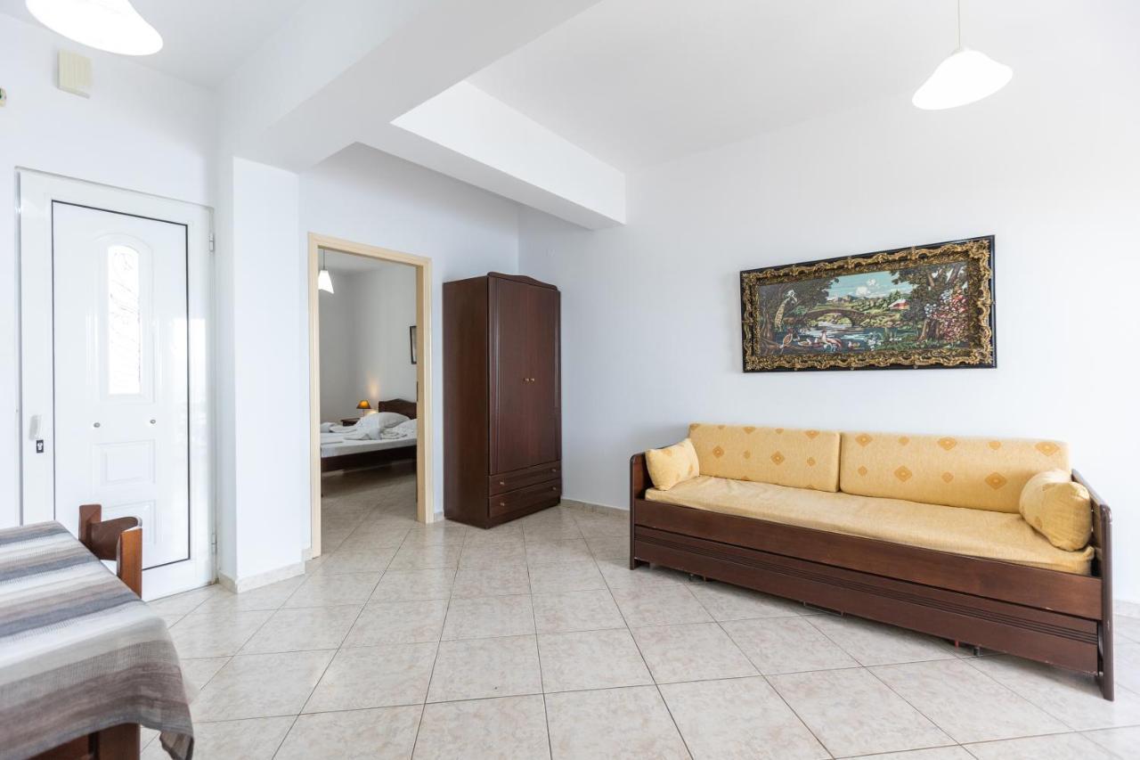 Fársa Alicia Studios מראה חיצוני תמונה