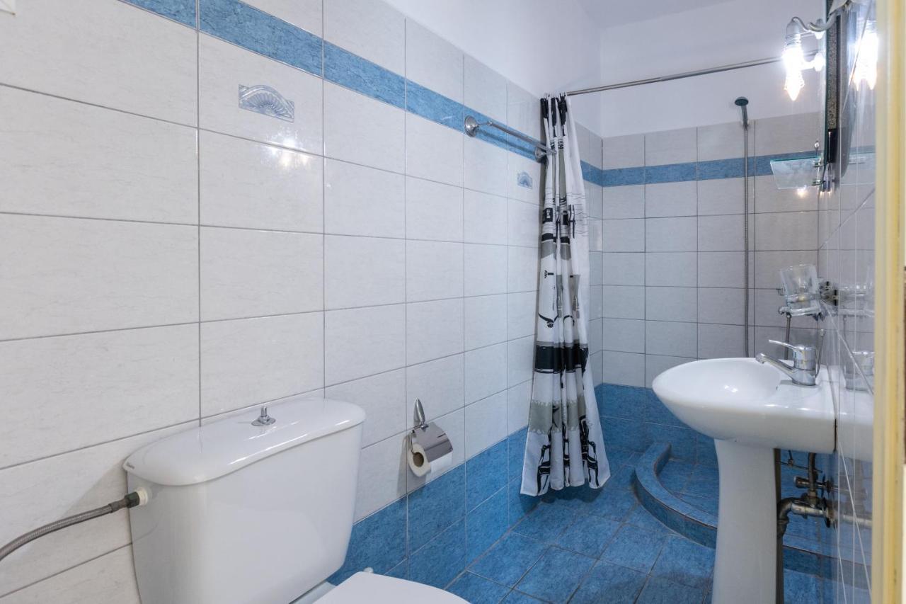Fársa Alicia Studios מראה חיצוני תמונה