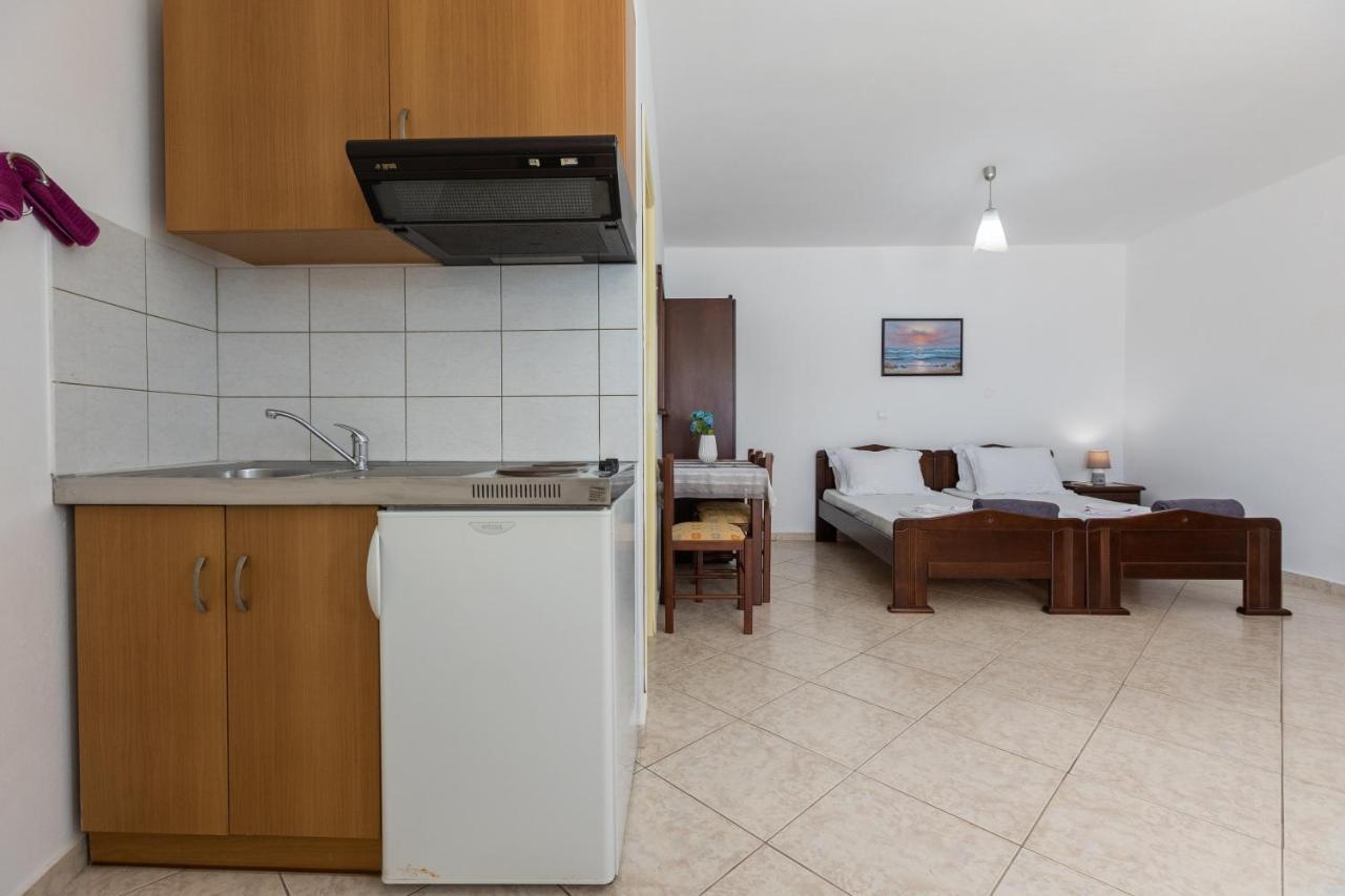 Fársa Alicia Studios מראה חיצוני תמונה